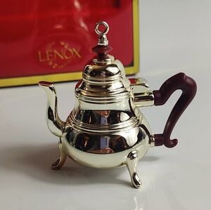 Lenox Williamsburg Steeped in Tradition Silver Plated Teapot Ornament Miniature